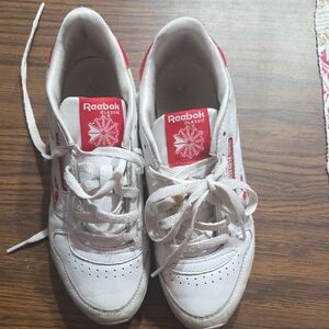 Reebok Classic White and Red Floral Athletic Shoes Big Kids Size 3.5